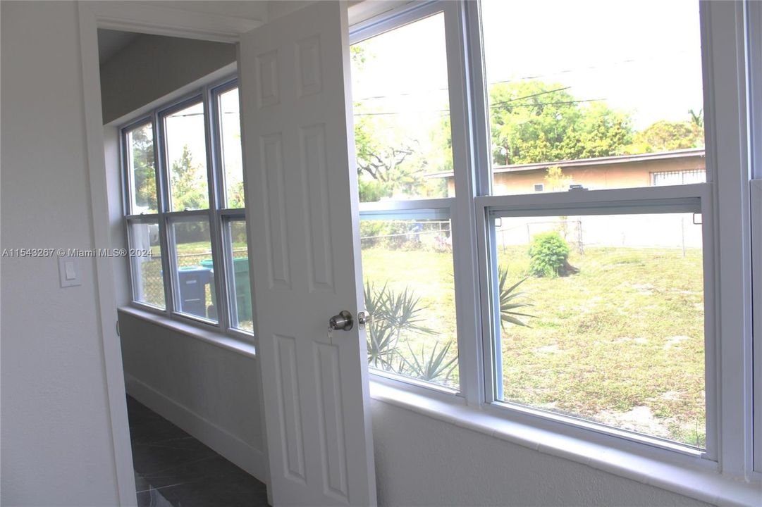 Recently Sold: $495,000 (3 beds, 2 baths, 1187 Square Feet)