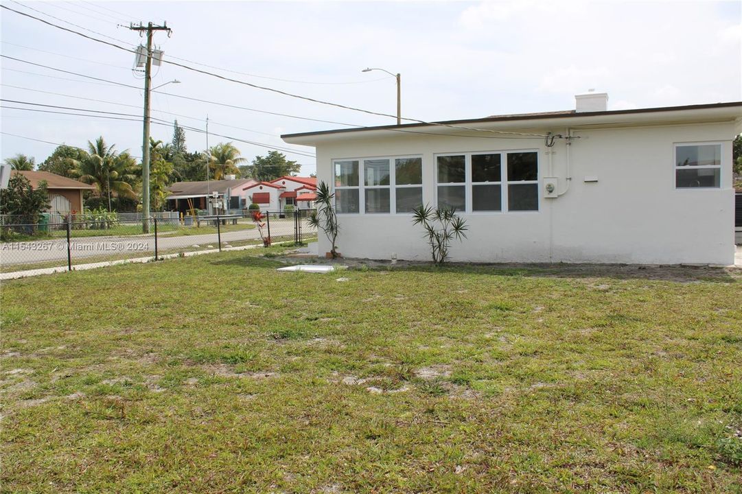 Recently Sold: $495,000 (3 beds, 2 baths, 1187 Square Feet)