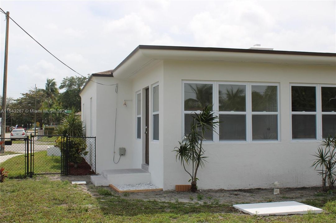Recently Sold: $495,000 (3 beds, 2 baths, 1187 Square Feet)