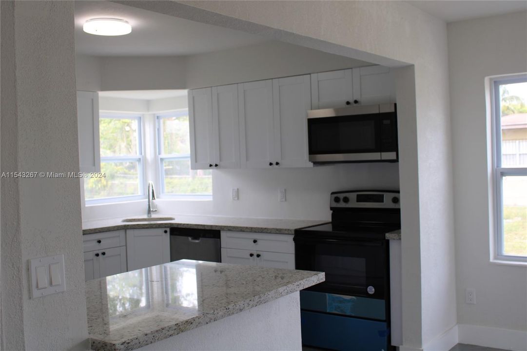 Recently Sold: $495,000 (3 beds, 2 baths, 1187 Square Feet)