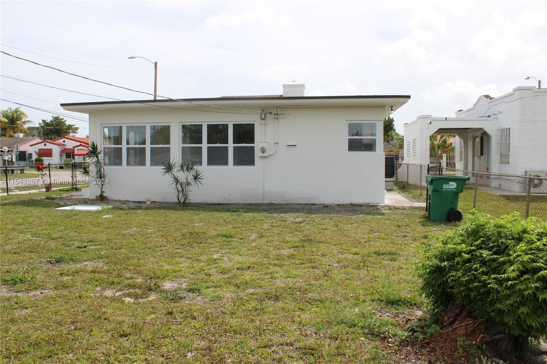 Recently Sold: $495,000 (3 beds, 2 baths, 1187 Square Feet)