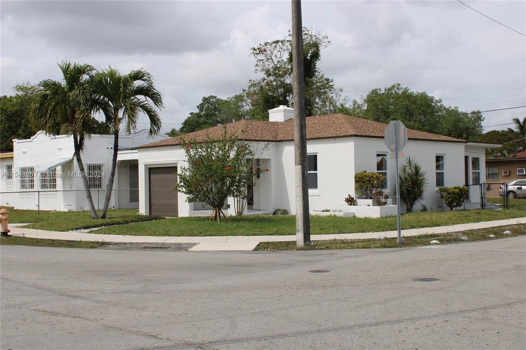 Recently Sold: $495,000 (3 beds, 2 baths, 1187 Square Feet)