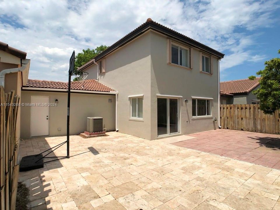 Recientemente alquilado: $2,950 (3 camas, 2 baños, 1528 Pies cuadrados)