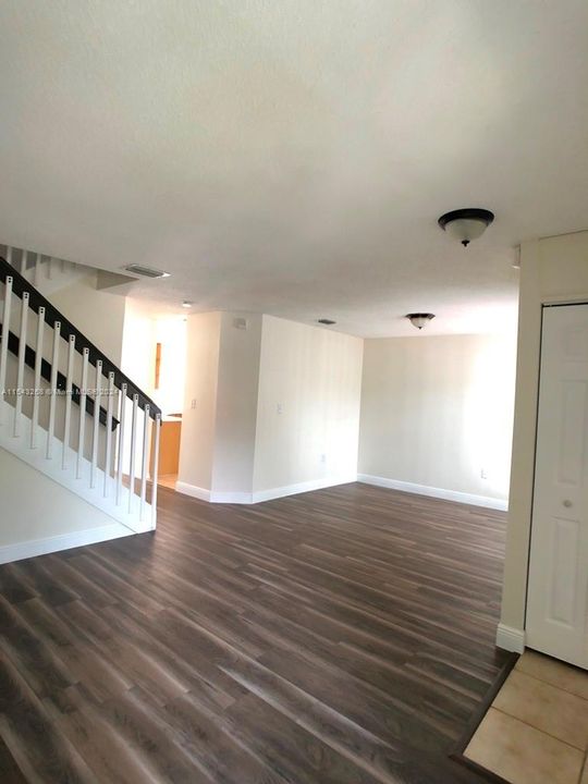 Recientemente alquilado: $2,950 (3 camas, 2 baños, 1528 Pies cuadrados)