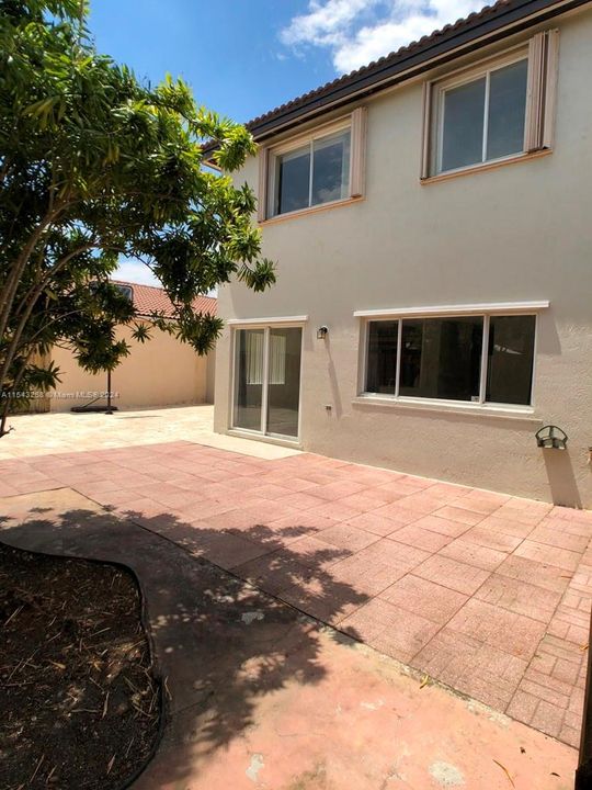 Recientemente alquilado: $2,950 (3 camas, 2 baños, 1528 Pies cuadrados)