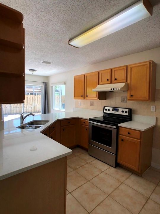 Recientemente alquilado: $2,950 (3 camas, 2 baños, 1528 Pies cuadrados)