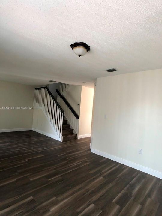 Recientemente alquilado: $2,950 (3 camas, 2 baños, 1528 Pies cuadrados)