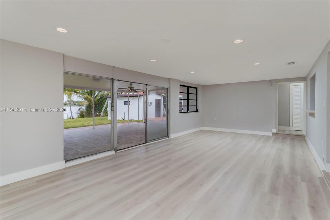 Недавно продано: $829,900 (4 спален, 4 ванн, 2810 Квадратных фут)