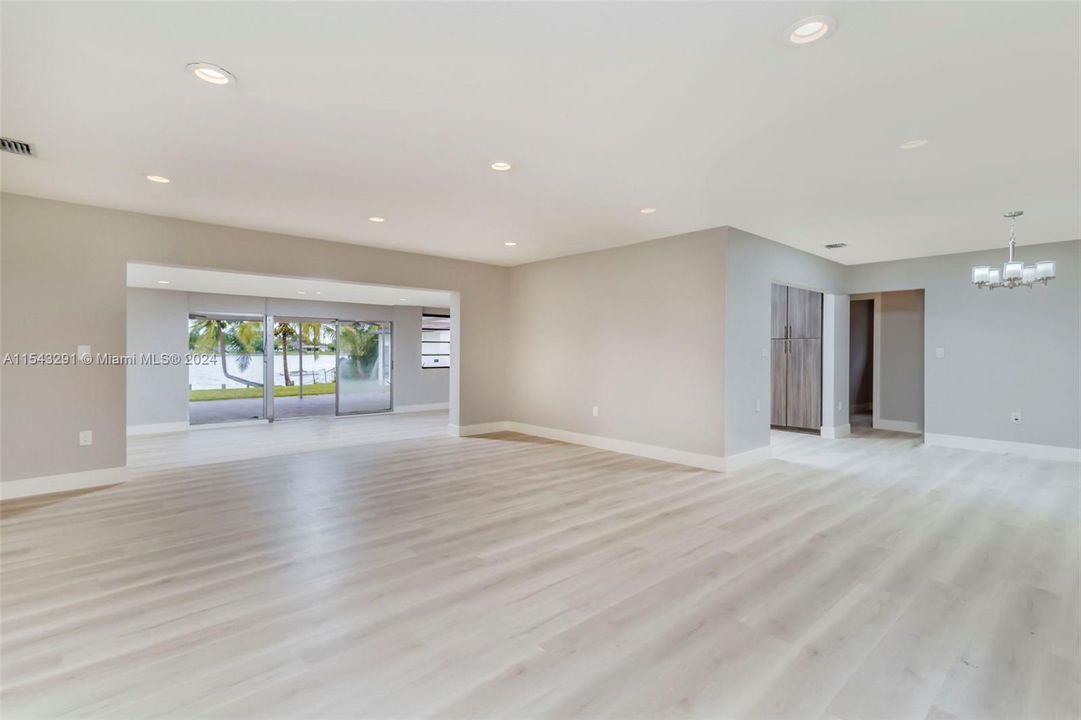 Недавно продано: $829,900 (4 спален, 4 ванн, 2810 Квадратных фут)