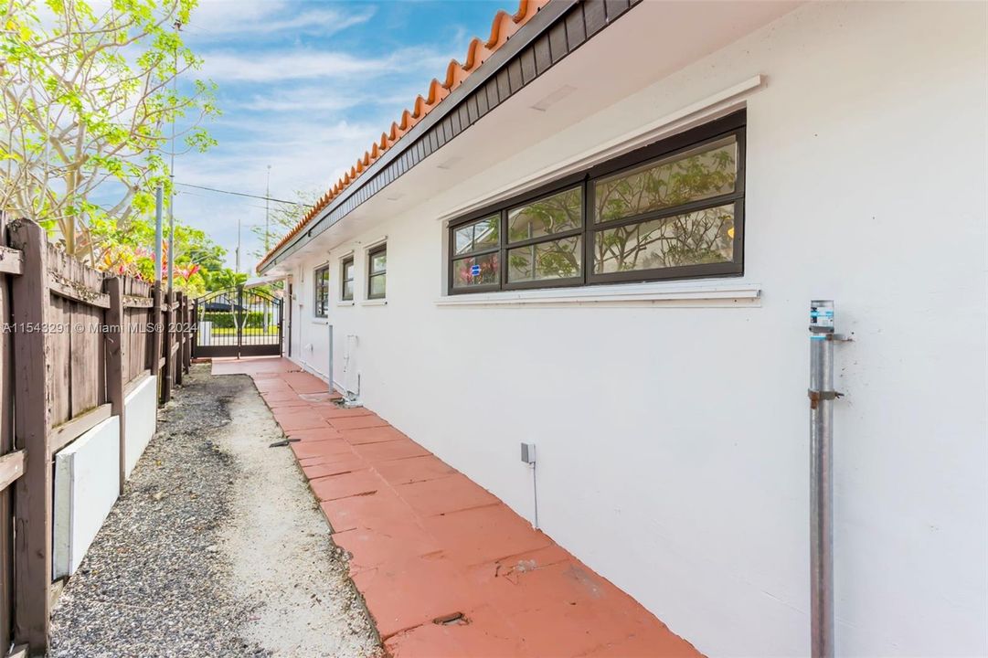 Недавно продано: $829,900 (4 спален, 4 ванн, 2810 Квадратных фут)