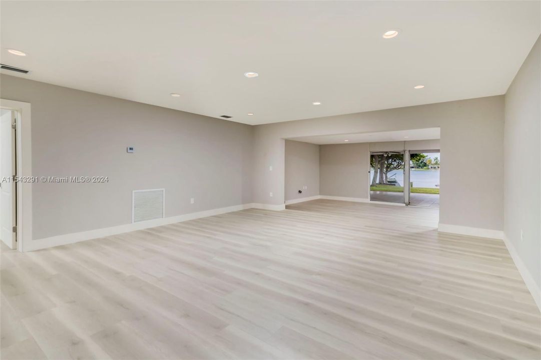 Недавно продано: $829,900 (4 спален, 4 ванн, 2810 Квадратных фут)