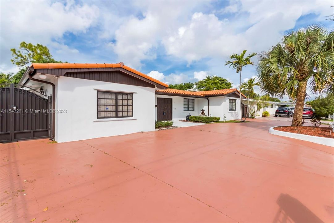 Недавно продано: $829,900 (4 спален, 4 ванн, 2810 Квадратных фут)