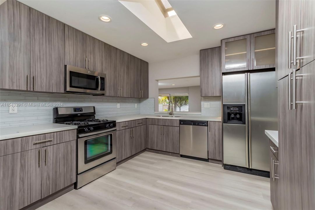 Недавно продано: $829,900 (4 спален, 4 ванн, 2810 Квадратных фут)