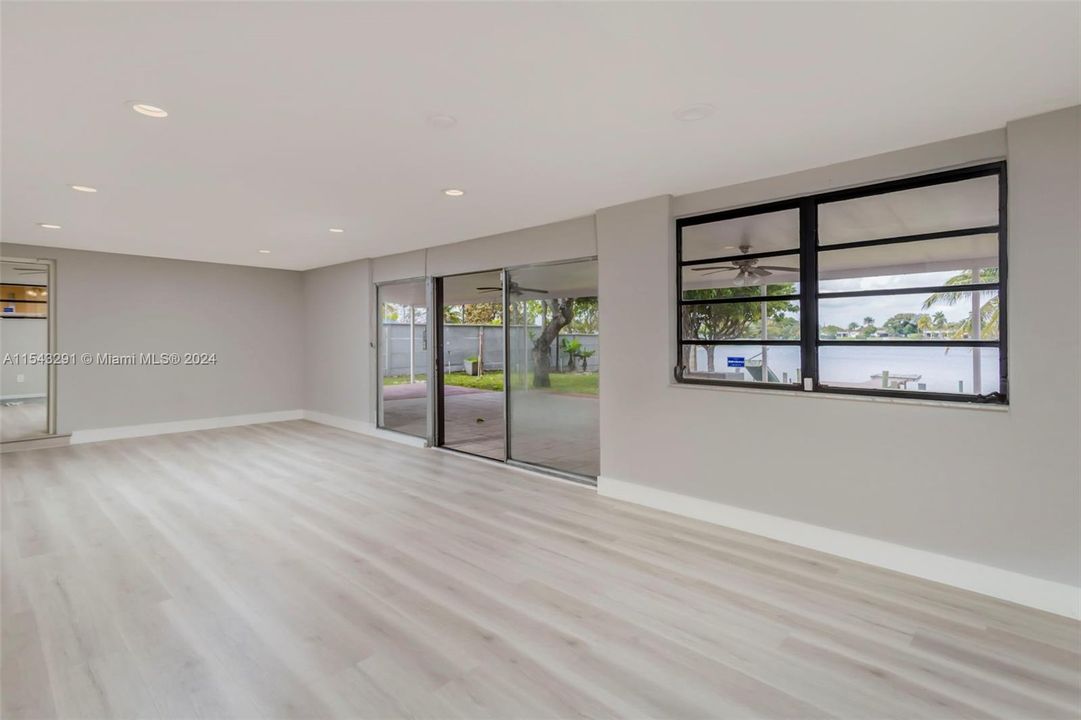 Недавно продано: $829,900 (4 спален, 4 ванн, 2810 Квадратных фут)