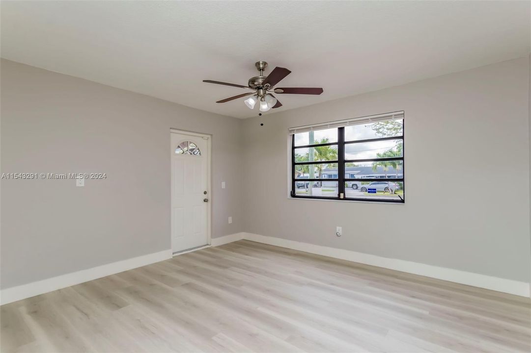 Недавно продано: $829,900 (4 спален, 4 ванн, 2810 Квадратных фут)