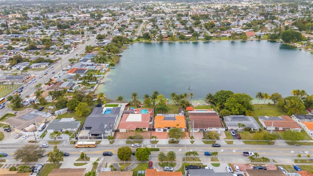 Недавно продано: $829,900 (4 спален, 4 ванн, 2810 Квадратных фут)