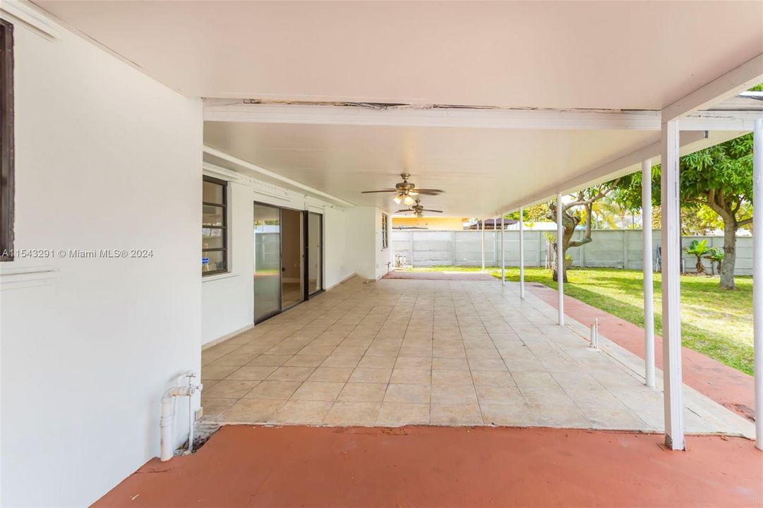 Недавно продано: $829,900 (4 спален, 4 ванн, 2810 Квадратных фут)