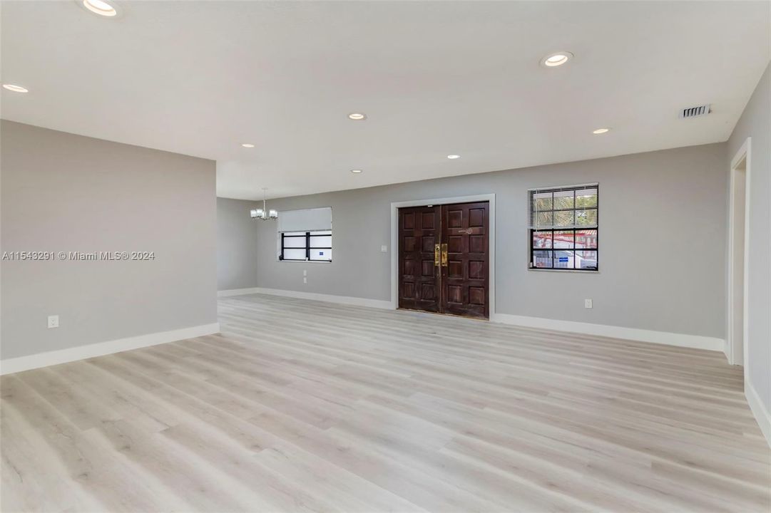 Недавно продано: $829,900 (4 спален, 4 ванн, 2810 Квадратных фут)