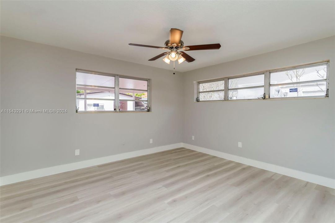 Недавно продано: $829,900 (4 спален, 4 ванн, 2810 Квадратных фут)