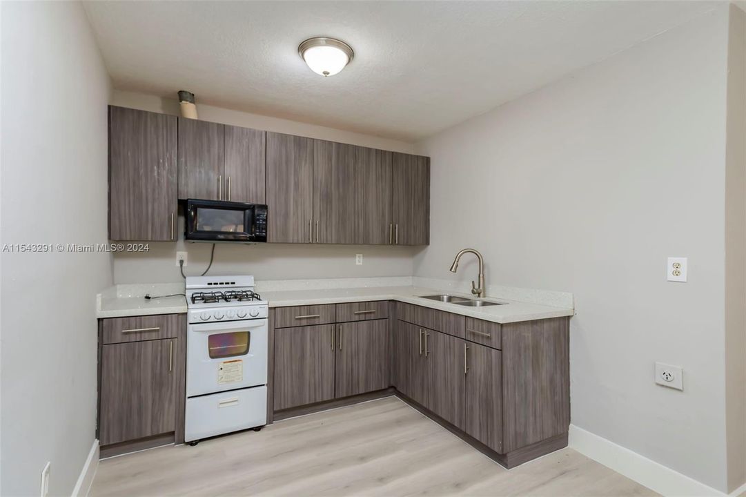 Недавно продано: $829,900 (4 спален, 4 ванн, 2810 Квадратных фут)