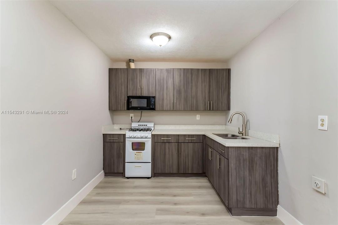 Недавно продано: $829,900 (4 спален, 4 ванн, 2810 Квадратных фут)