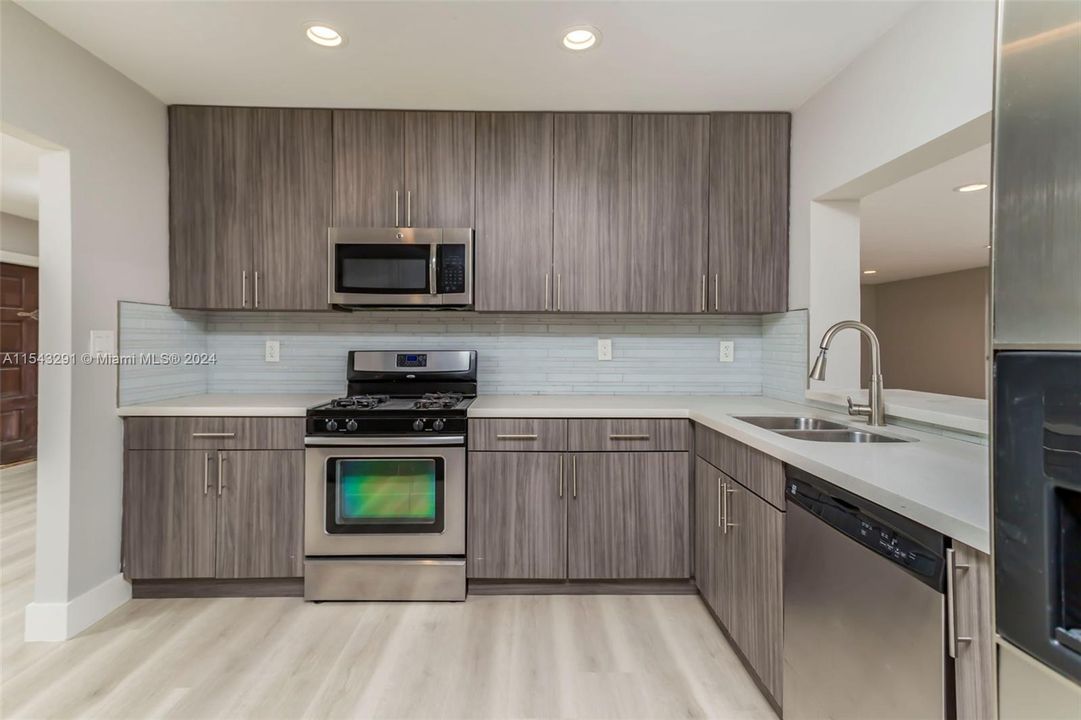 Недавно продано: $829,900 (4 спален, 4 ванн, 2810 Квадратных фут)