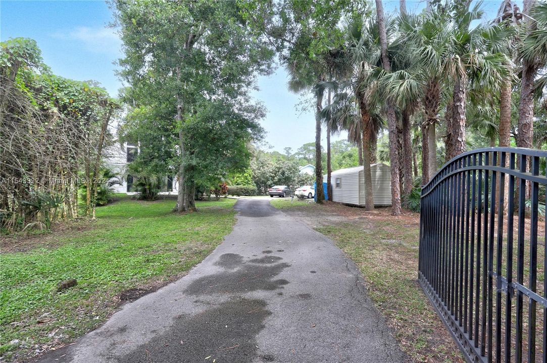 For Sale: $629,900 (3 beds, 2 baths, 1157 Square Feet)