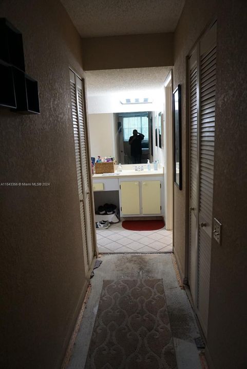 For Sale: $80,000 (1 beds, 1 baths, 700 Square Feet)