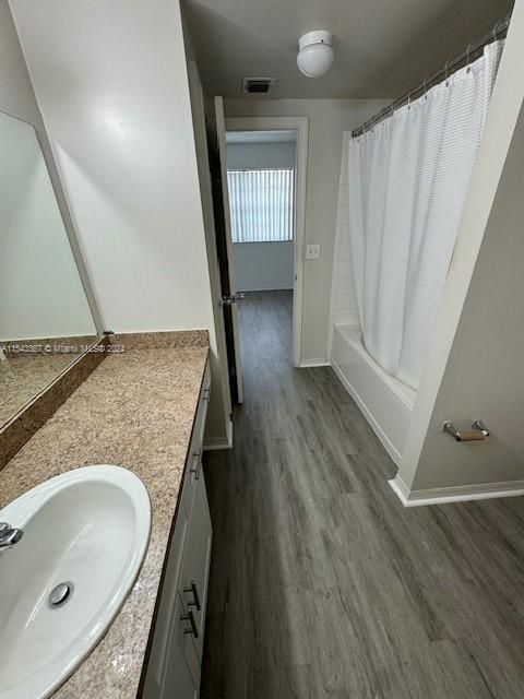 Recently Rented: $2,400 (2 beds, 2 baths, 1130 Square Feet)