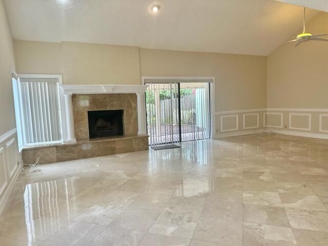 3021 florida living area