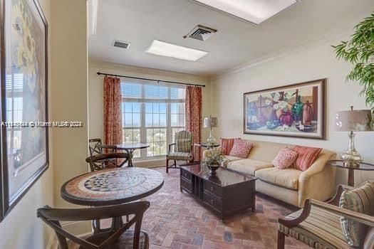 Active With Contract: $335,000 (1 beds, 1 baths, 960 Square Feet)