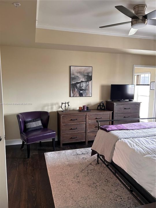 For Sale: $335,000 (1 beds, 1 baths, 960 Square Feet)