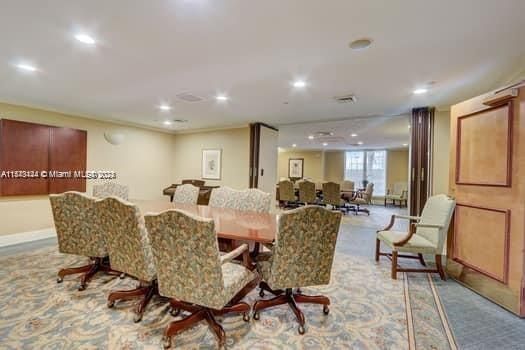 Active With Contract: $335,000 (1 beds, 1 baths, 960 Square Feet)