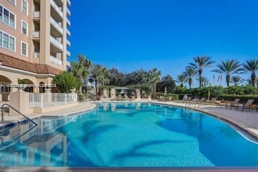 Active With Contract: $335,000 (1 beds, 1 baths, 960 Square Feet)