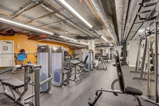 Active With Contract: $335,000 (1 beds, 1 baths, 960 Square Feet)