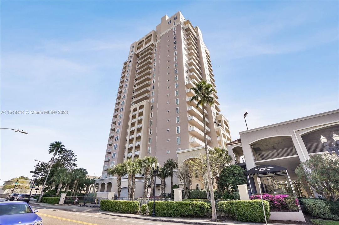 Active With Contract: $335,000 (1 beds, 1 baths, 960 Square Feet)