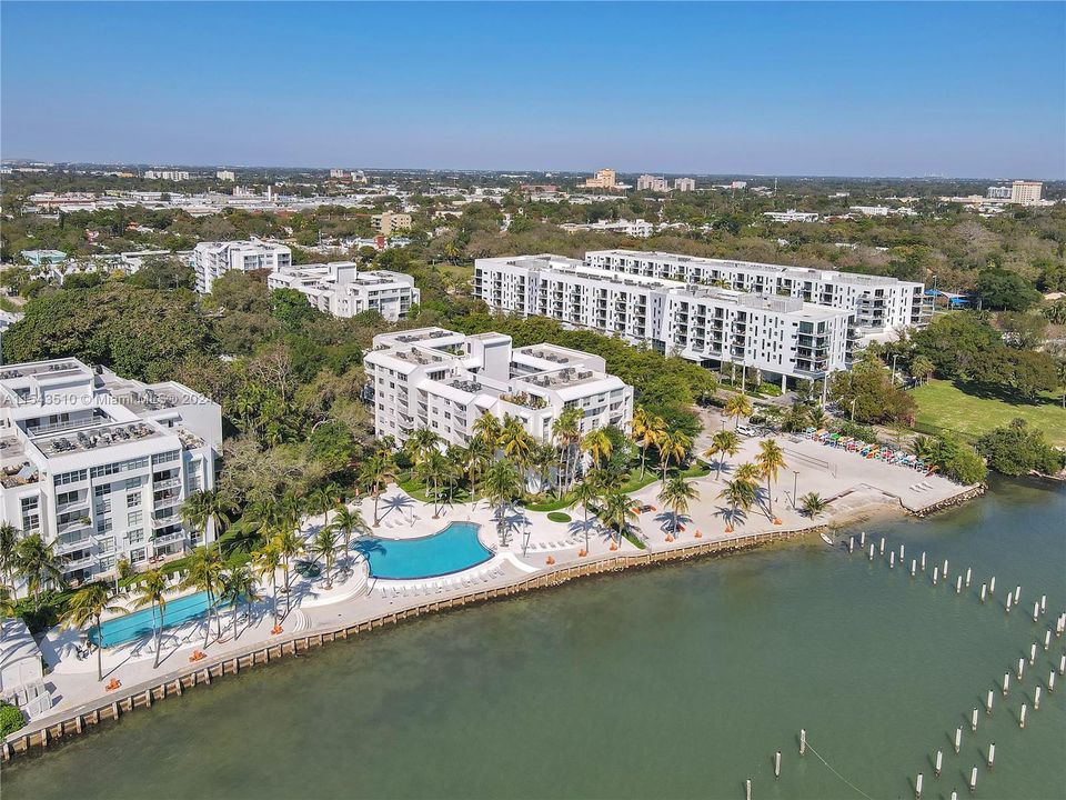 Recently Sold: $360,000 (1 beds, 1 baths, 723 Square Feet)