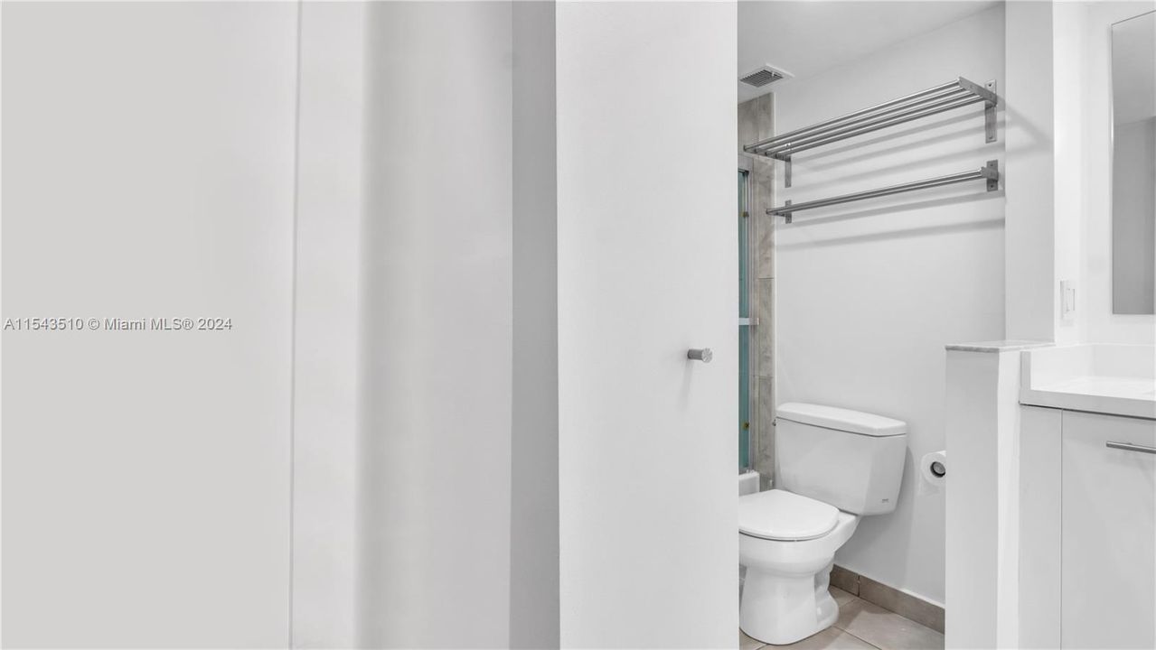 Recently Sold: $360,000 (1 beds, 1 baths, 723 Square Feet)