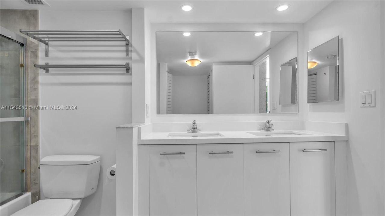 Recently Sold: $360,000 (1 beds, 1 baths, 723 Square Feet)