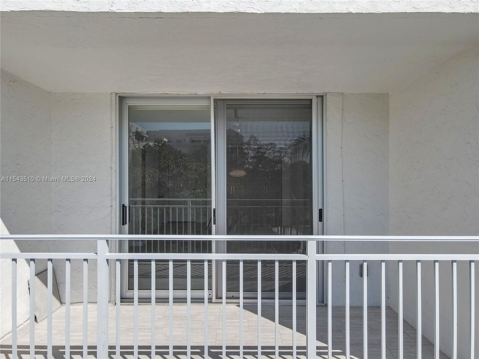 Recently Sold: $360,000 (1 beds, 1 baths, 723 Square Feet)