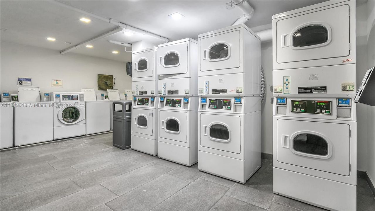 Recently Sold: $360,000 (1 beds, 1 baths, 723 Square Feet)