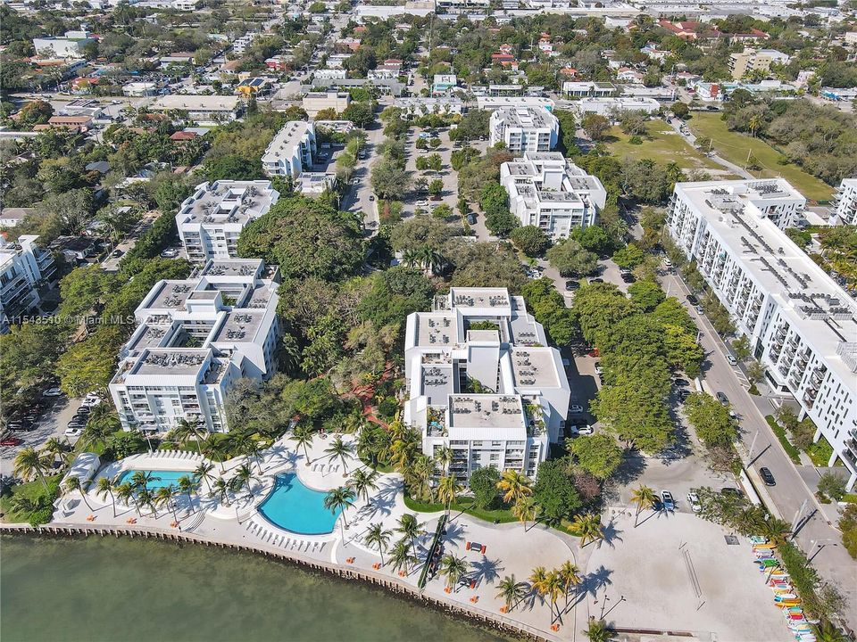 Recently Sold: $360,000 (1 beds, 1 baths, 723 Square Feet)