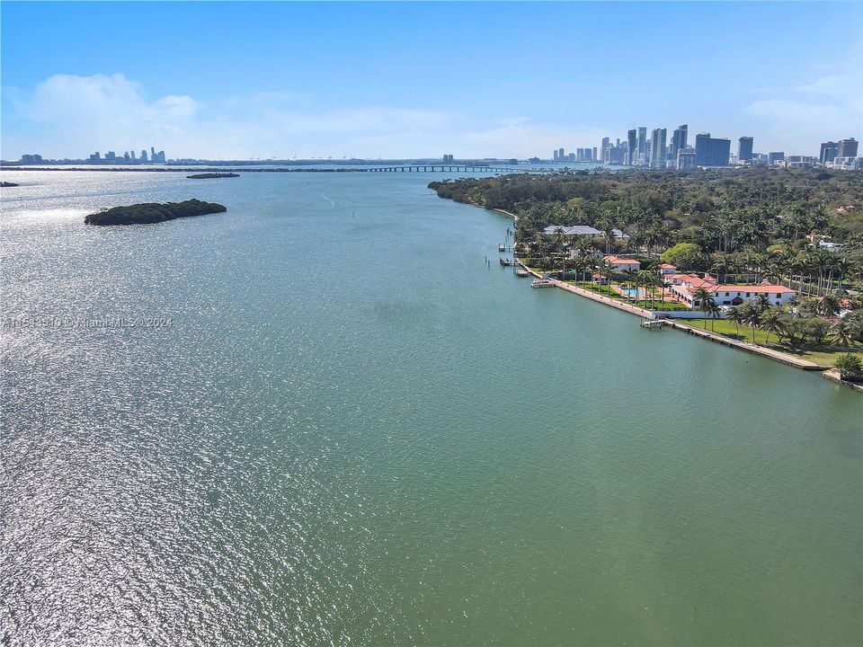 Recently Sold: $360,000 (1 beds, 1 baths, 723 Square Feet)