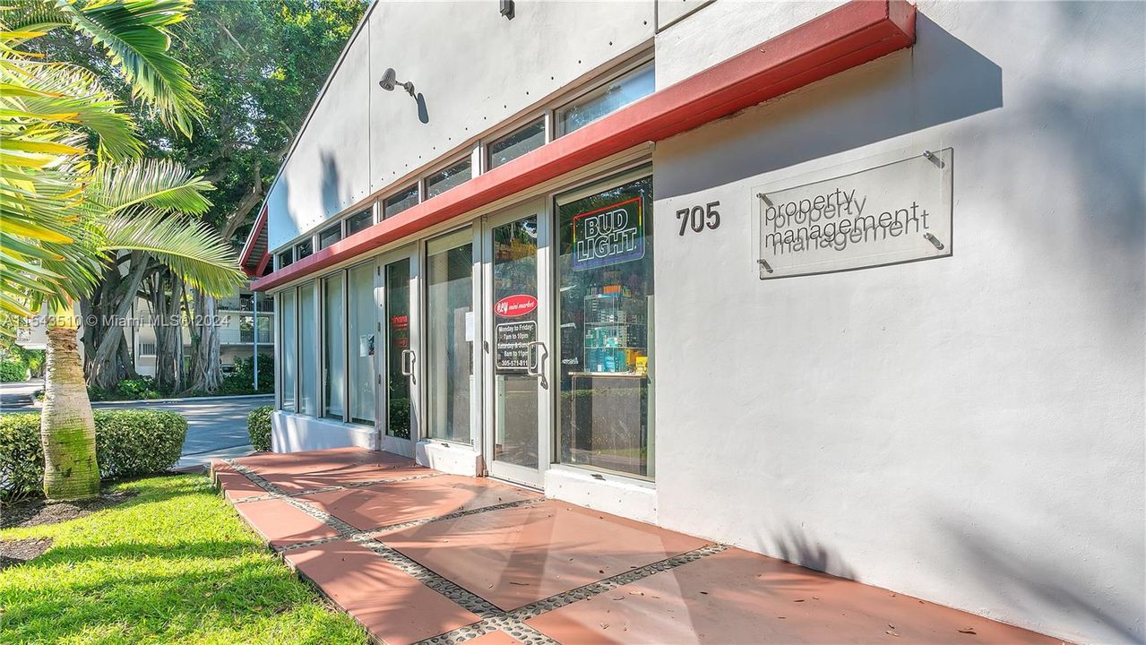 Recently Sold: $360,000 (1 beds, 1 baths, 723 Square Feet)