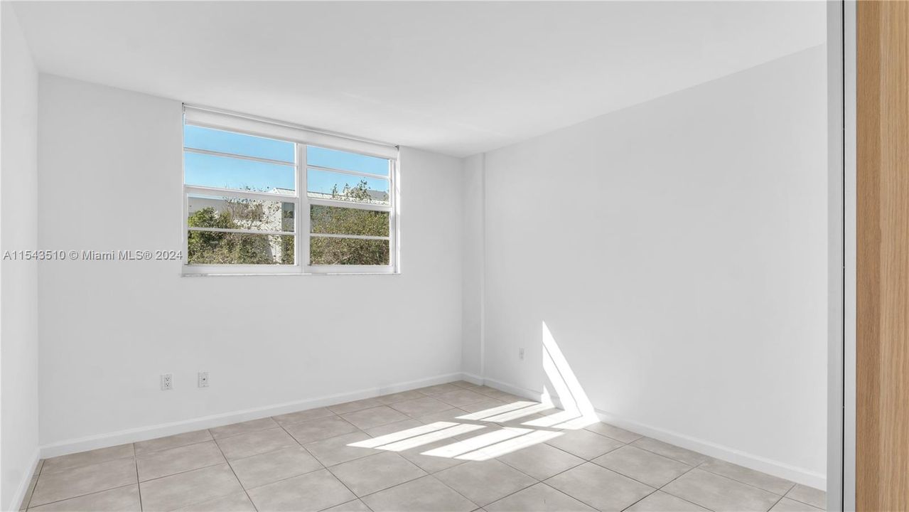 Recently Sold: $360,000 (1 beds, 1 baths, 723 Square Feet)