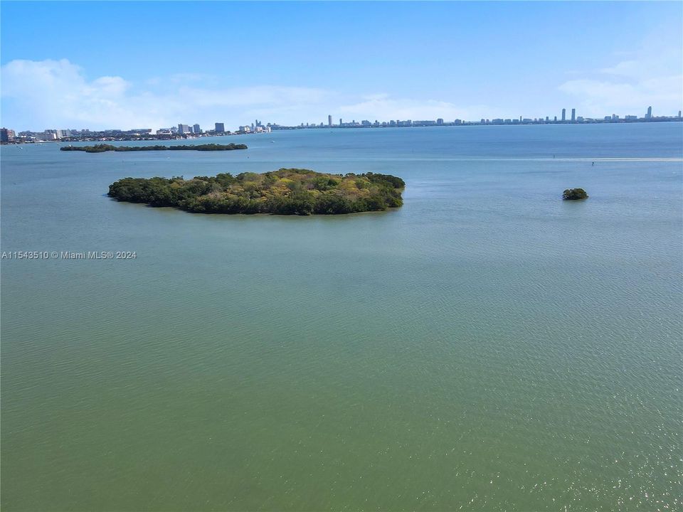 Recently Sold: $360,000 (1 beds, 1 baths, 723 Square Feet)