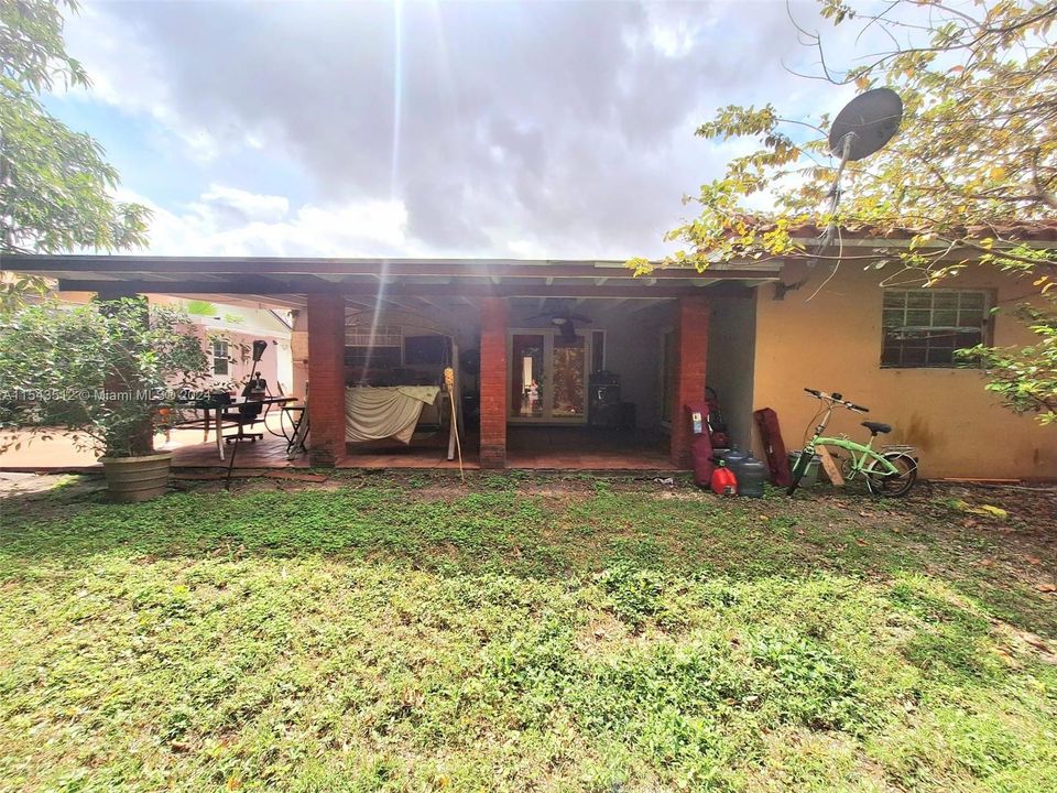 Recently Sold: $620,000 (3 beds, 2 baths, 1622 Square Feet)