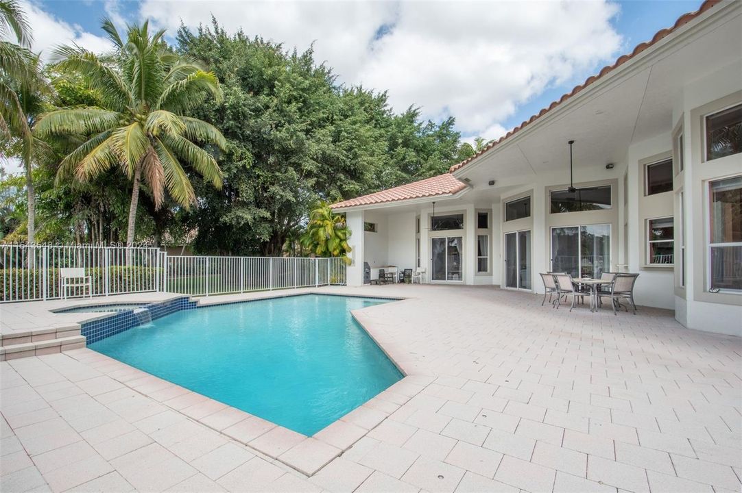 Active With Contract: $2,600,000 (5 beds, 3 baths, 3948 Square Feet)