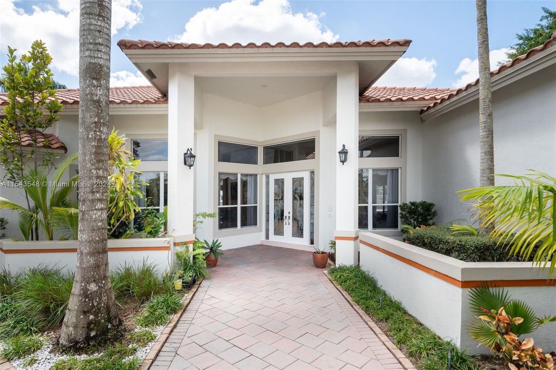 Active With Contract: $2,600,000 (5 beds, 3 baths, 3948 Square Feet)