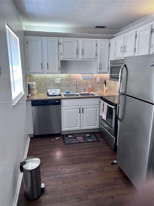 For Sale: $150,000 (1 beds, 2 baths, 747 Square Feet)